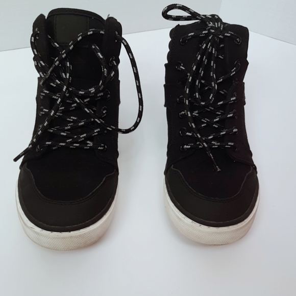 Shoes - Picture 2 of 5